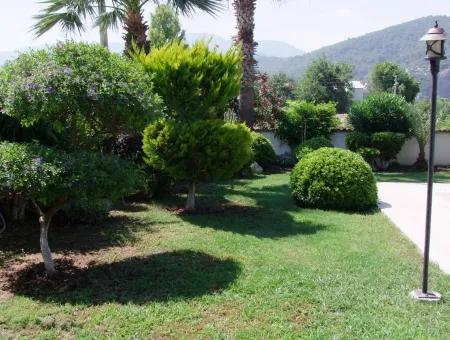 Dalyan'da Deniz Ve Kanal Göl Kral Mezarları Doğa Manzaralı Maraşda Satılık Lüks Villa