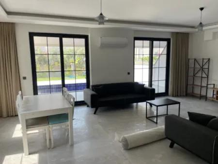 Dalyan  Merkezde 4+1 Satılık Villa